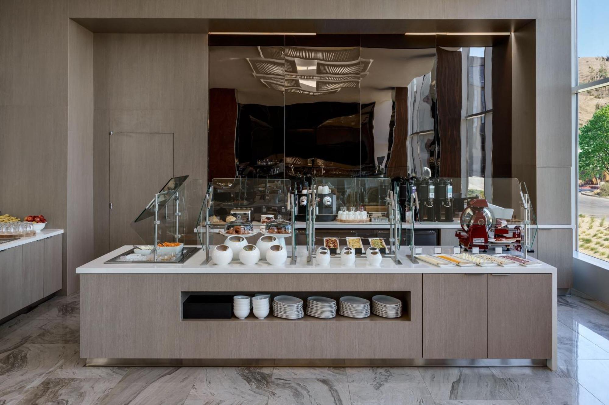 Ac By Marriott San Francisco Airport/oyster Point Waterfront Hotel South San Francisco