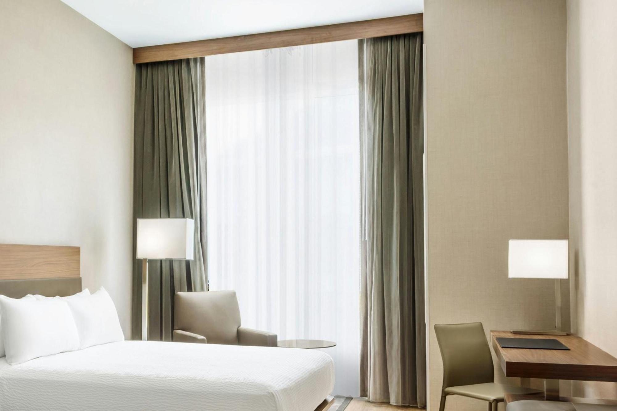 Ac By Marriott San Francisco Airport/oyster Point Waterfront