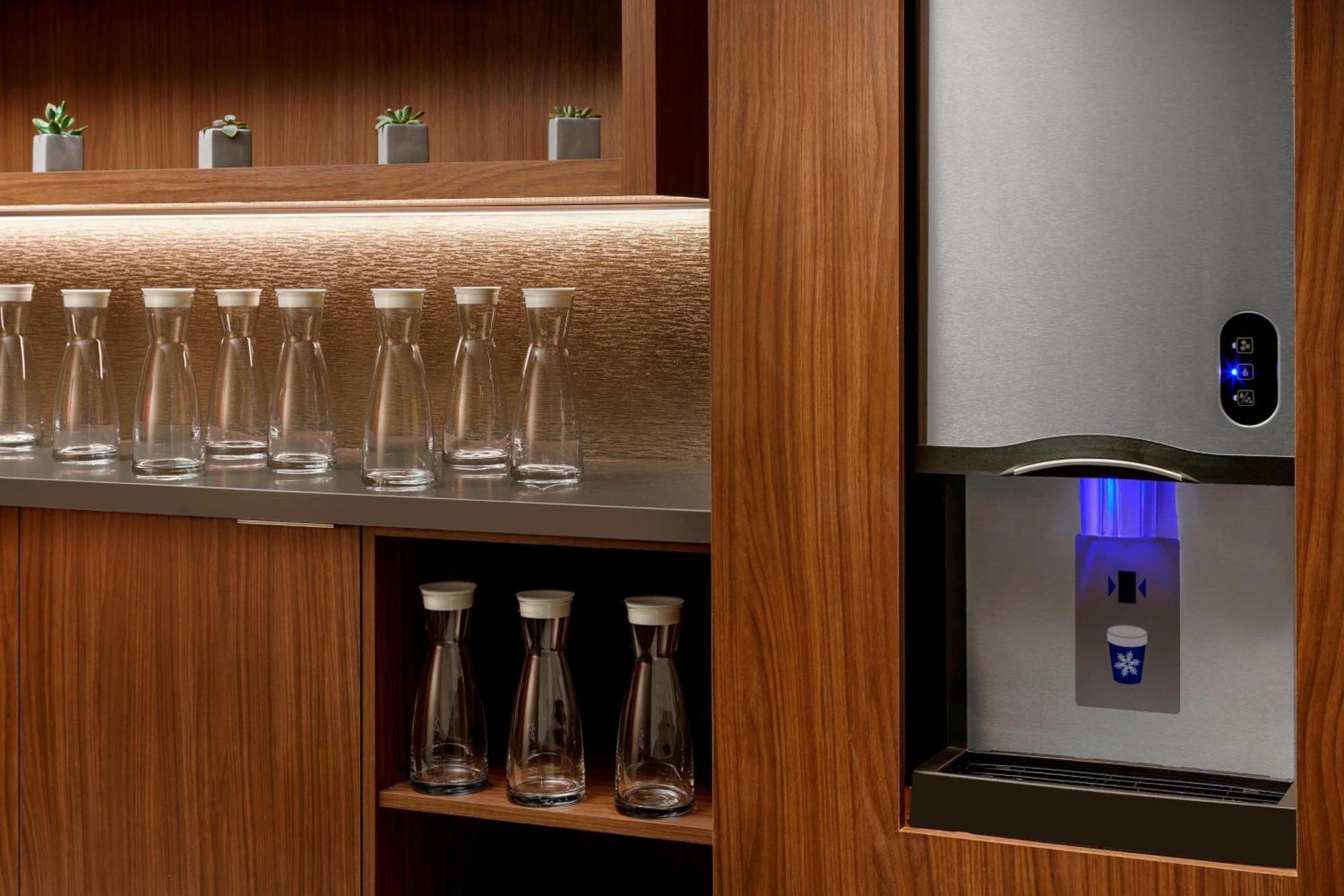Ac By Marriott San Francisco Airport/oyster Point Waterfront Hotel 4*