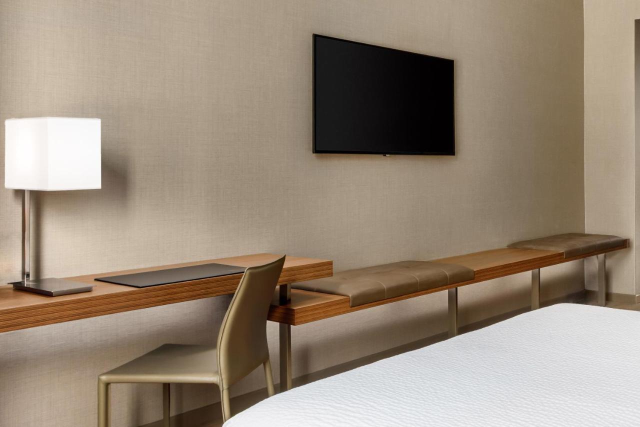 Hotel Ac By Marriott San Francisco Airport/oyster Point Waterfront 4*